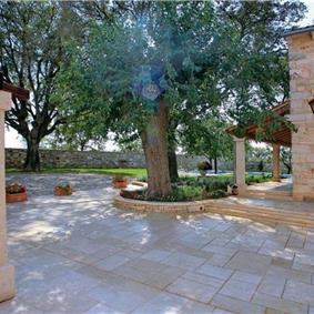 4 bedroom villa with pool near Svetvinčenat, Istria, sleeps 10